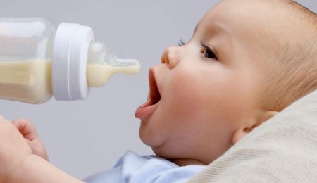 What are the symptoms of iron deficiency in children?